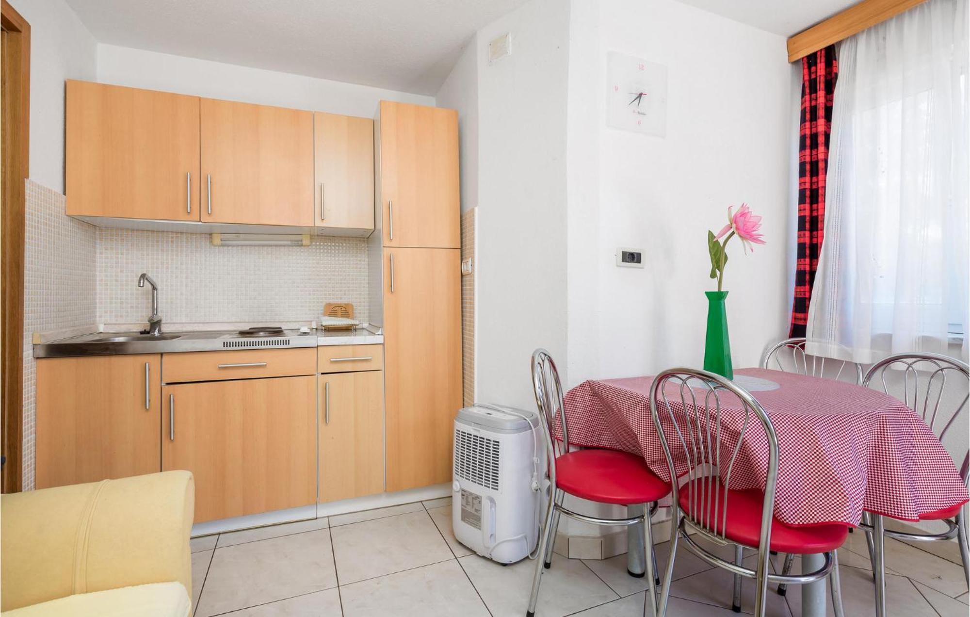 Beach Front Apartment In Punta Kriza With Kitchen Екстер'єр фото